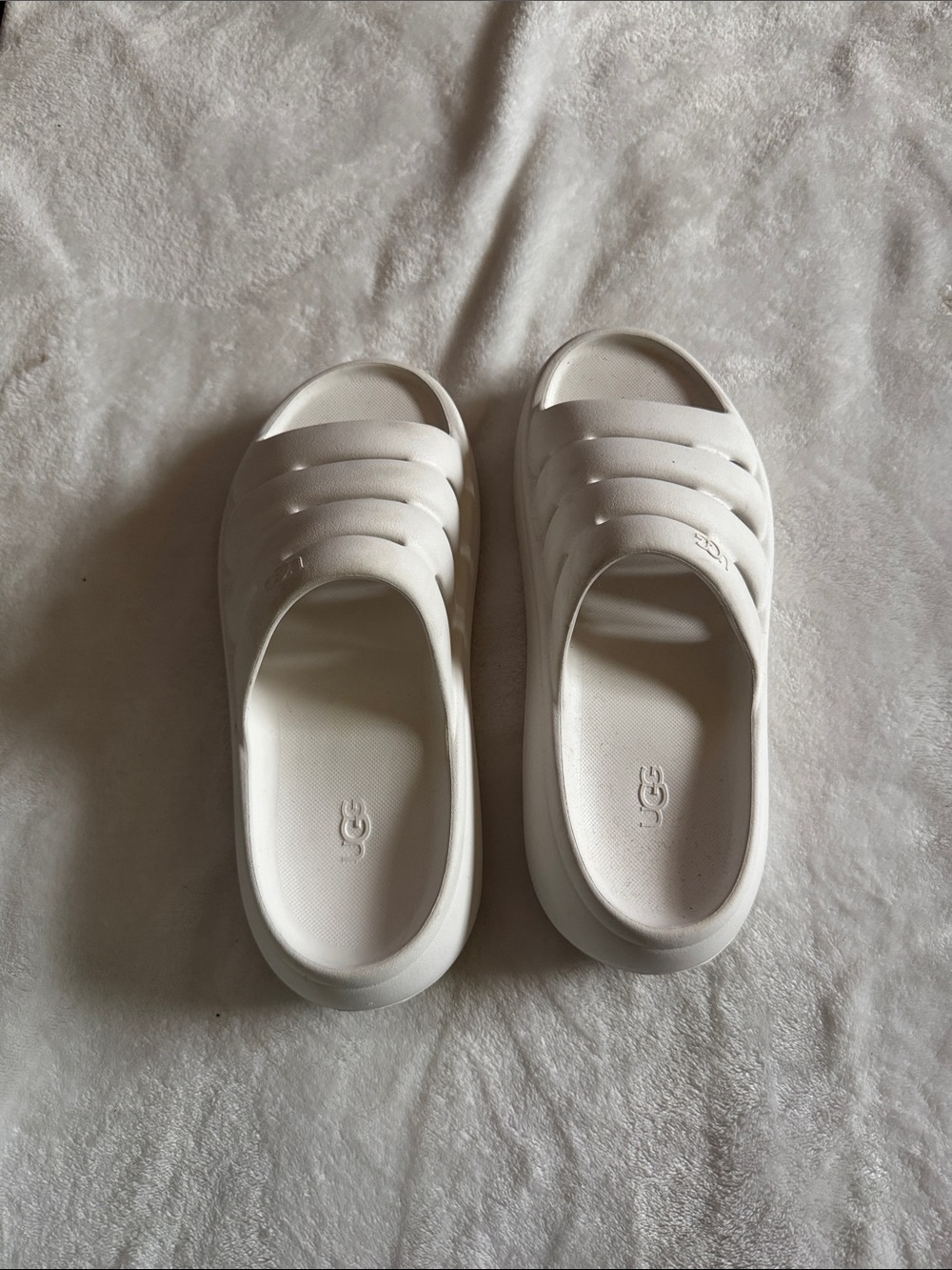 UGG Slide Sandals woman’s 7